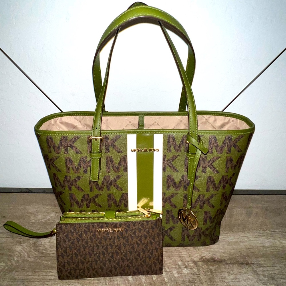 💚MK Jet Set Travel Medium Carryall Tote 💚
